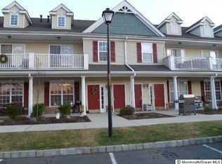 14 Oxford Ct, Englishtown, NJ 07726