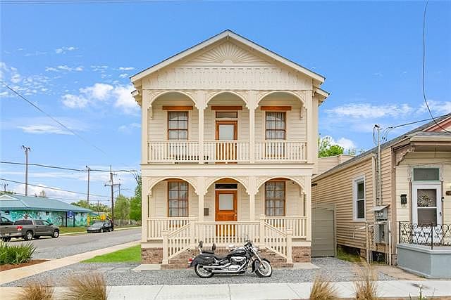 1st image of 609 N Lopez St