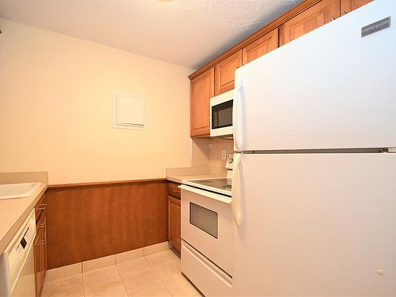 3rd image of 135 Grove St APT 117