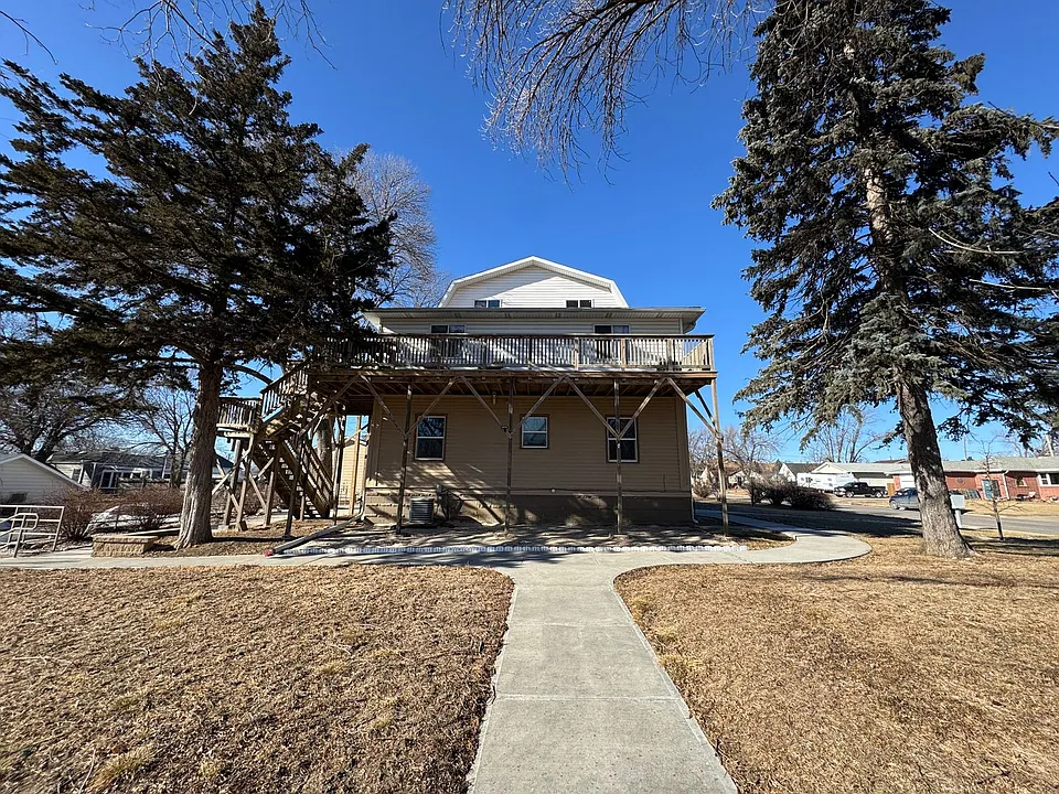 1001 Elm Ave