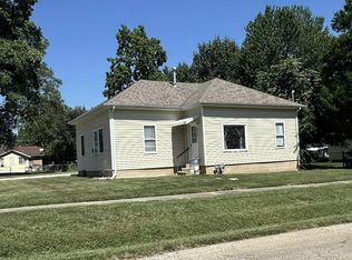 421 W 3rd St, Taylorville, IL 62568