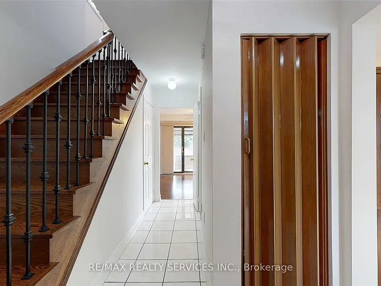 44 Elmstead Ct — Photo 11