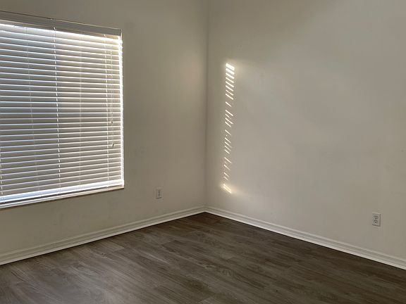 3rd image of 171 Bluebrook Ct