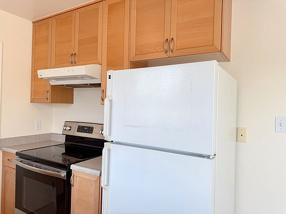 3rd image of 273 Waverly St #D