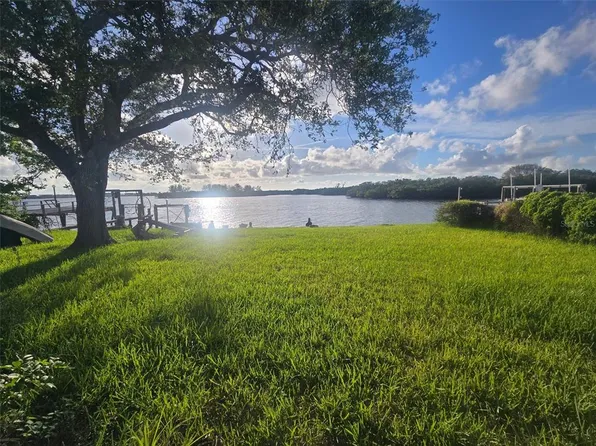 5688 Oakhurst Dr #8, Seminole, FL 33772