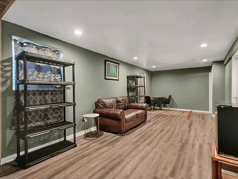 341 Longfellow Dr — Photo 15