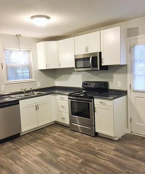 511 Sherwood Ct — Photo 3