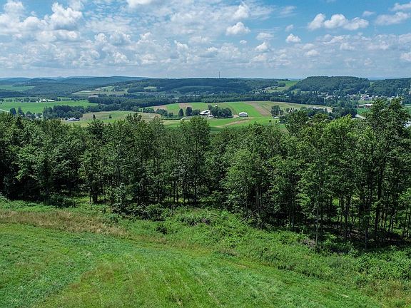 3rd image of 4 Greenwood Ridge Rd