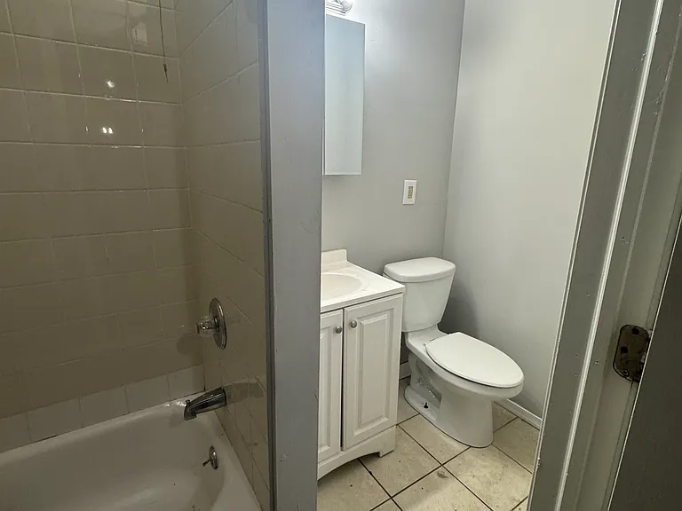 N 52nd St — Photo 1