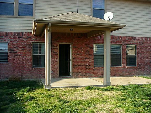 3rd image of 3321 Hoover Dr
