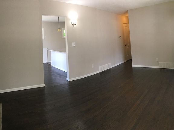 3rd image of 1100 Montesano Ave