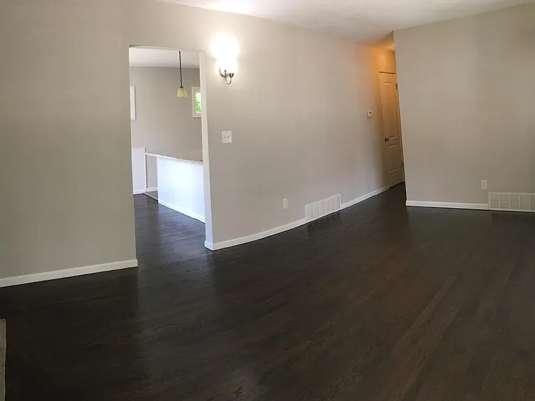 1100 Montesano Ave — Photo 3