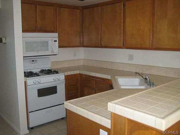 5th image of 2031 S Mountain Ave Unit 7