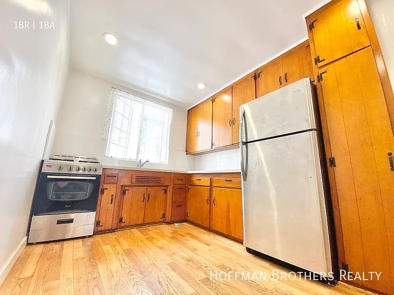 125 N Hamilton Dr #A — Photo 3