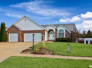 1938 Chestnut Ln, Washington, IL 61571