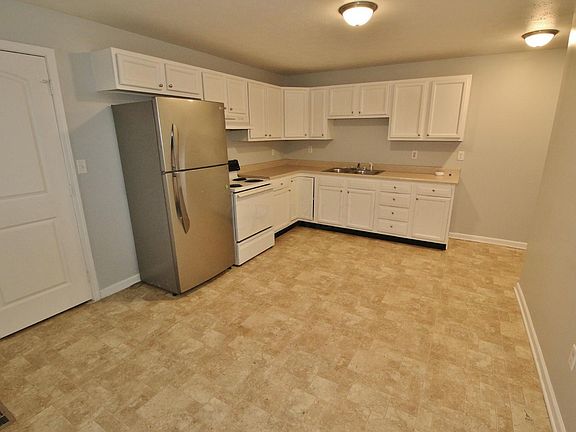 2nd image of 1331 Clover St