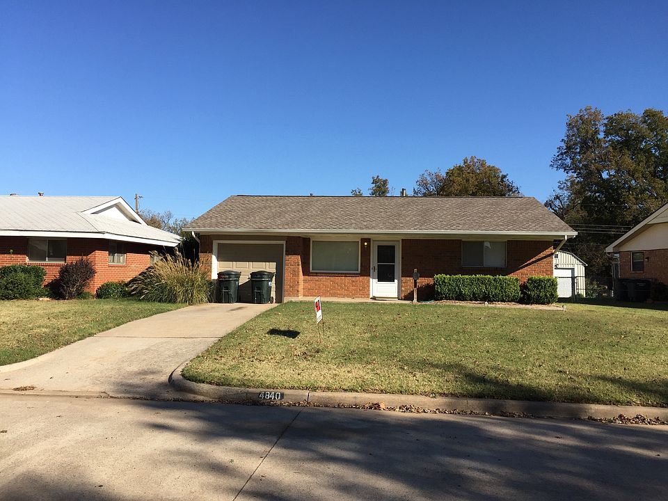 1st image of 4840 SE 25th Ter