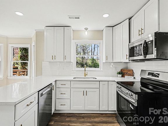 5th image of 577 Tryon Pl