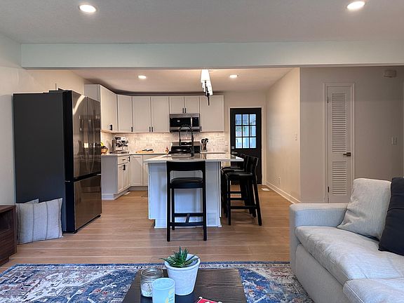 4th image of 5443 Linden St