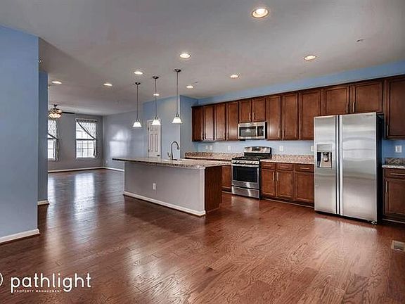 4th image of 659 English Ivy Way