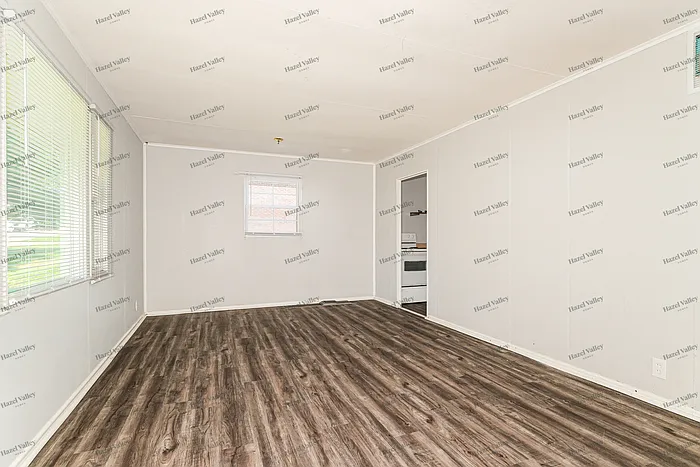 3 bed, 1.0 bath, 1080 sqft, $1,810 — Photo 3