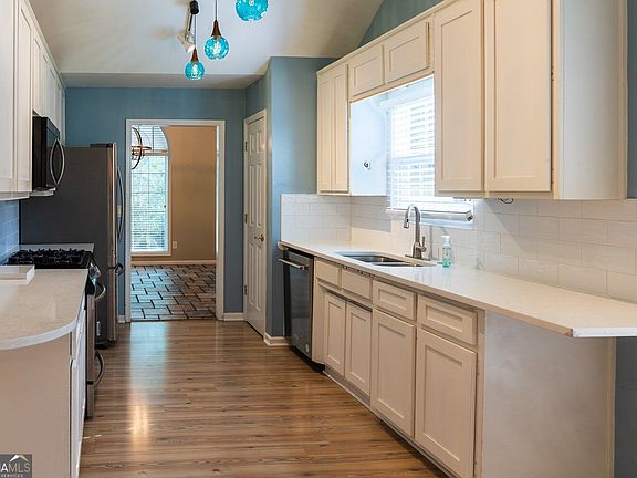 3rd image of 1909 Brookhill Way