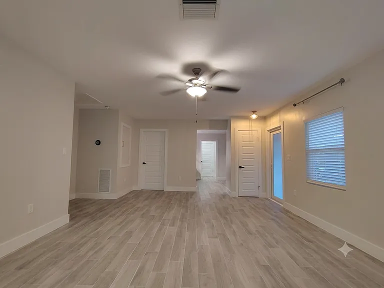 4799 SE Horseshoe Point Rd — Photo 4