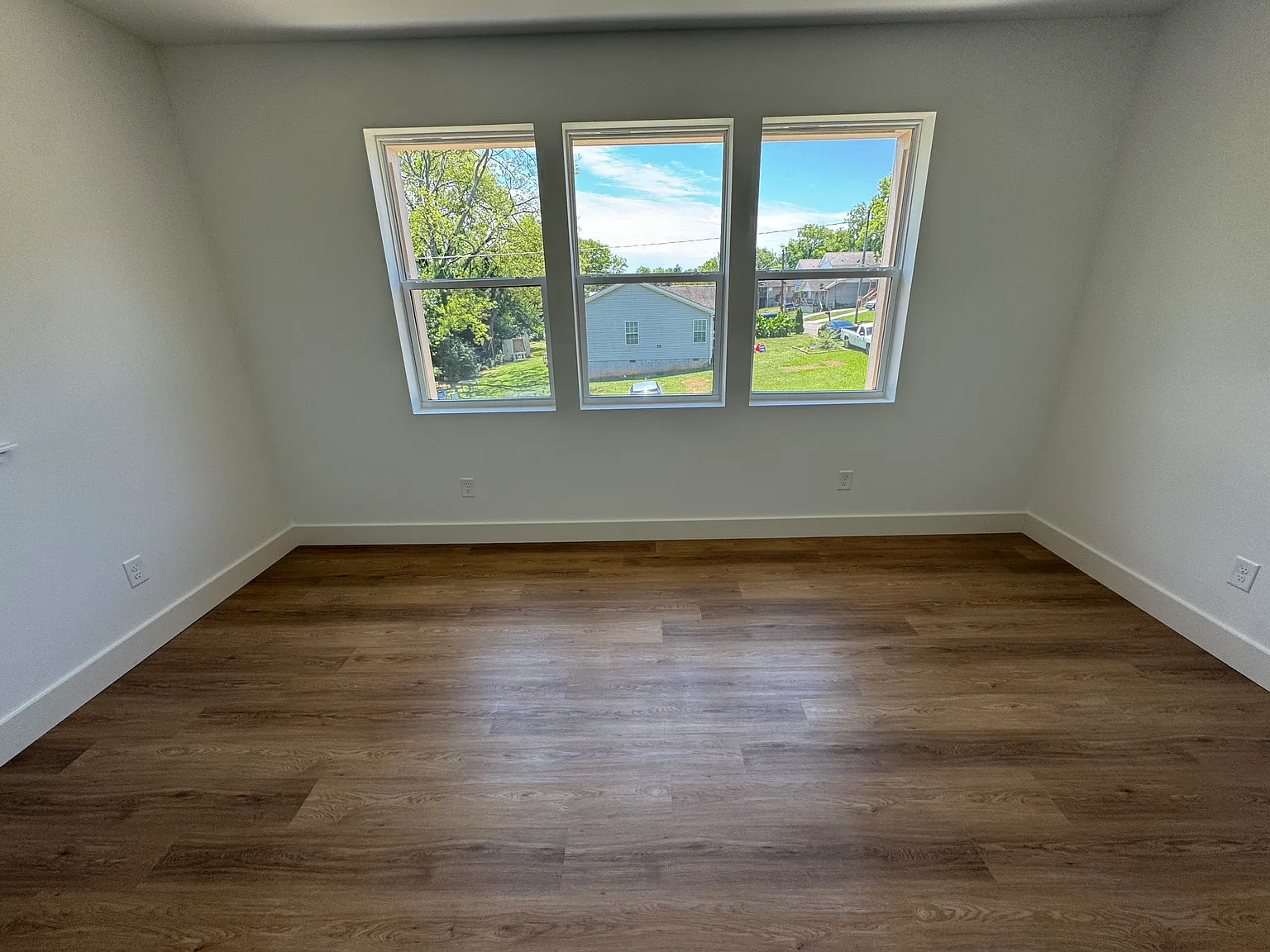 2816 Nichols Ave — Photo 2