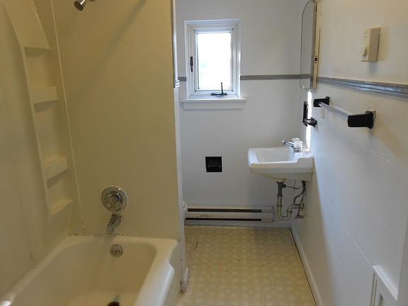 2nd image of 216 S Garfield Ave Floor 2