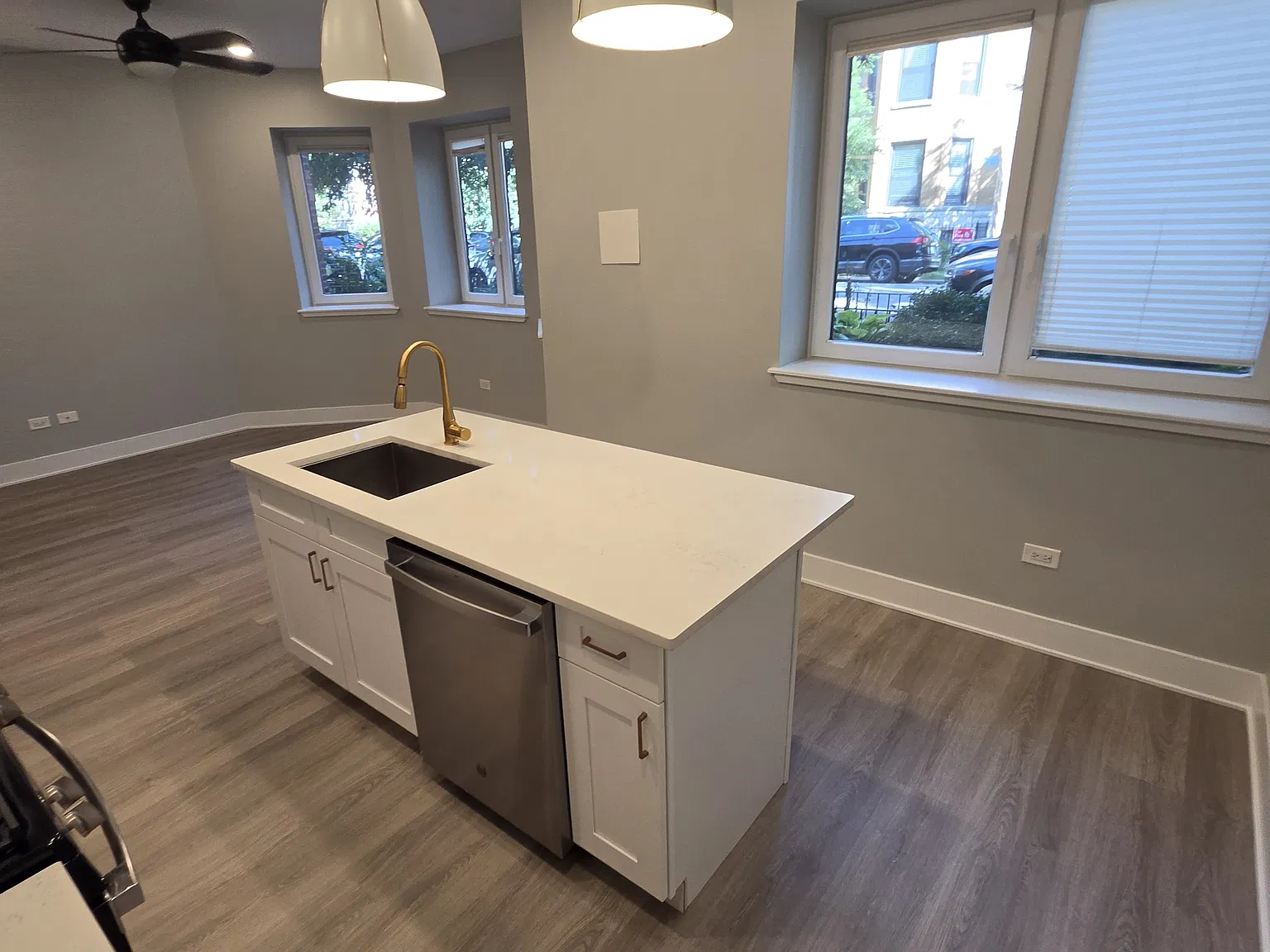 3502 N Wilton Ave — Photo 3