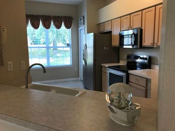 5th image of 6900 Della Dr APT 18
