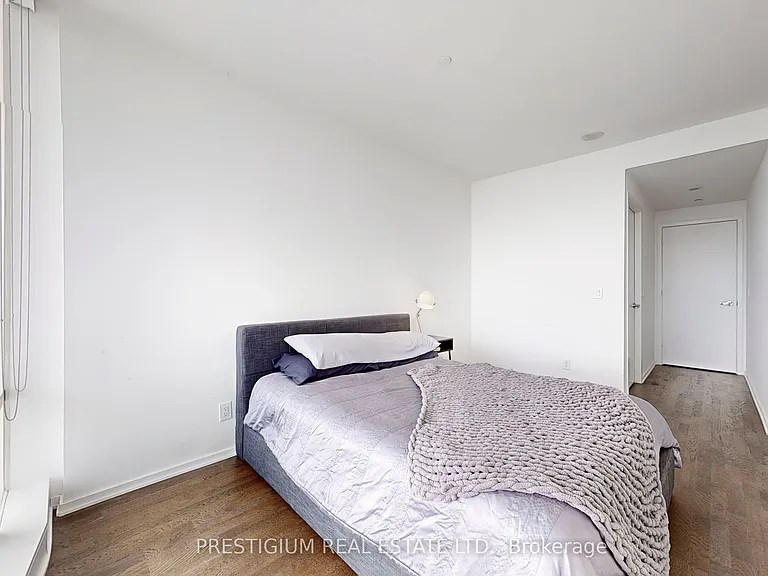 1 Bloor St E #4204 — Photo 17