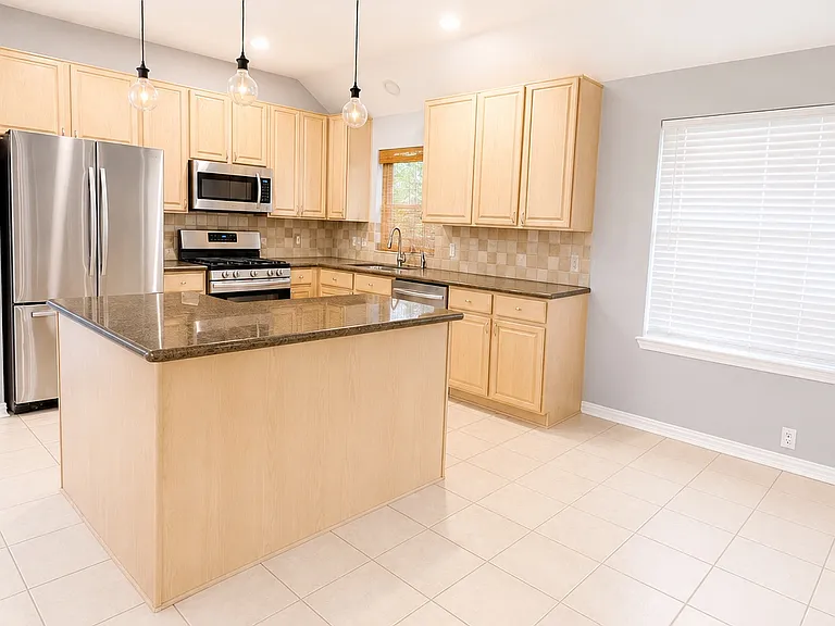 18710 Woodbreeze Dr — Photo 4