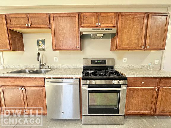 5th image of 2131 S Fairfield Ave #Ch2