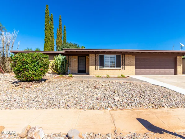 8411 E Rolling Ridge St, Tucson, AZ 85710
