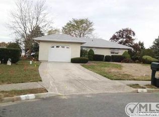 12 Rio Ct, Toms River, NJ 08757