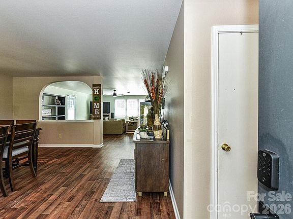 4th image of 404 Inverness Ln
