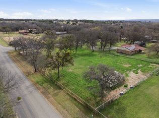 301 Calhoun Bnd, Azle, TX 76020