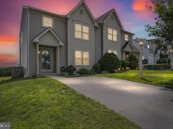 725 Danbury Dr, Red Lion, PA 17356