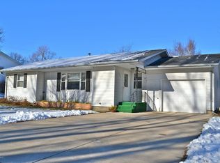 304 Hilltop Dr, Goodhue, MN 55027