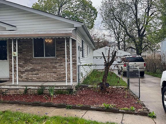 5th image of 138 W Robert Ave