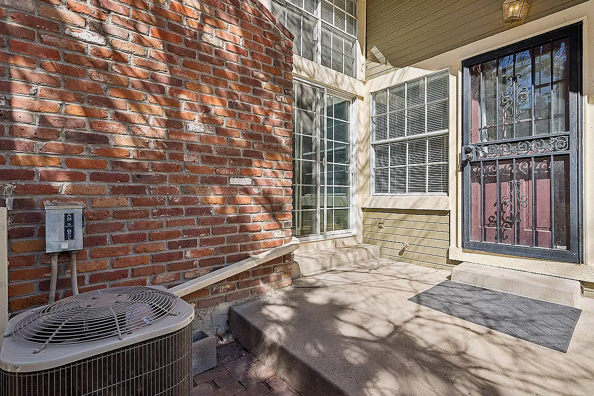 1 bed, 824 sqft, $2,500 — Photo 2