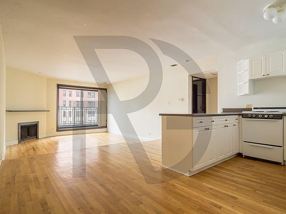 2nd image of 1220 N La Salle Dr #1220A4