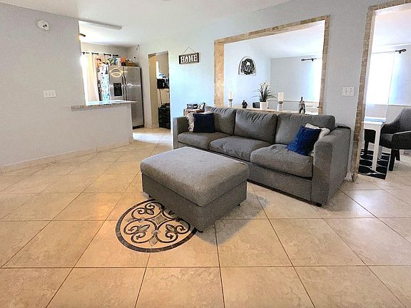 4th image of 118 NW 13th Avenue