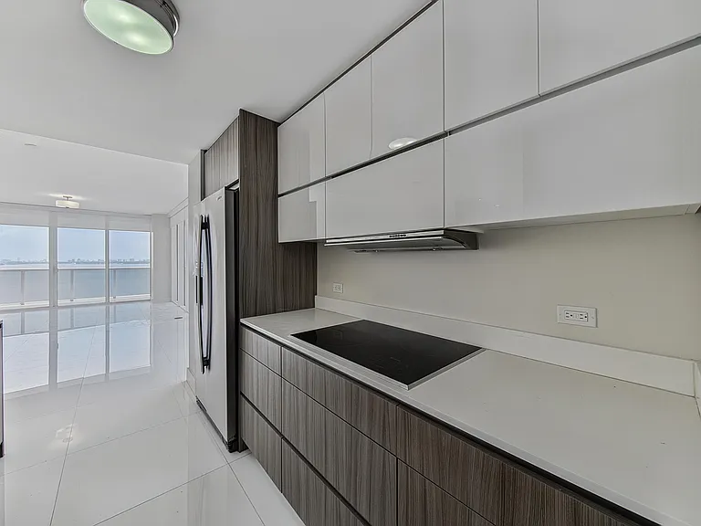 600 NE 27th St #1605 — Photo 14