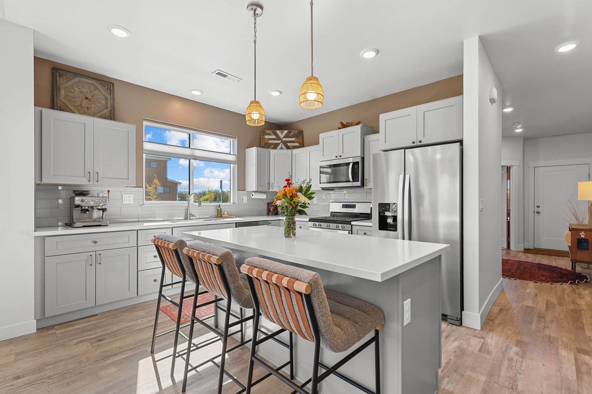 next background image