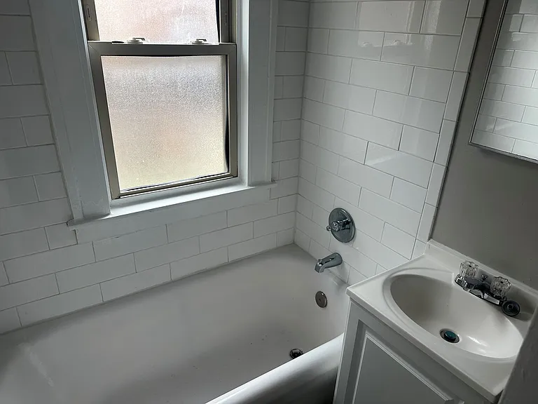 Highland Manor Apartments — Photo 27