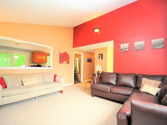 3rd image of 50 Dundee Dr