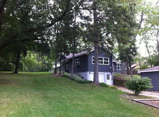 318 Mineral Springs Rd, McHenry, IL 60051