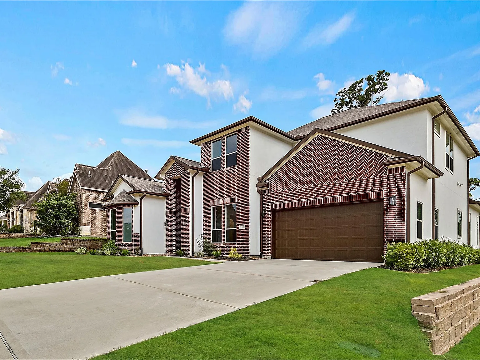 5 bed, 3.0 bath, 2848 sqft, $2,850 — Photo 2